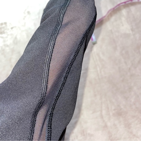 Lululemon crop leggings size 6 - Picture 9 of 10